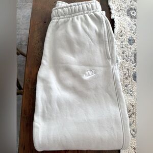 NWOT Men’s Nike Club Fleece Joggers in Beige/Cream